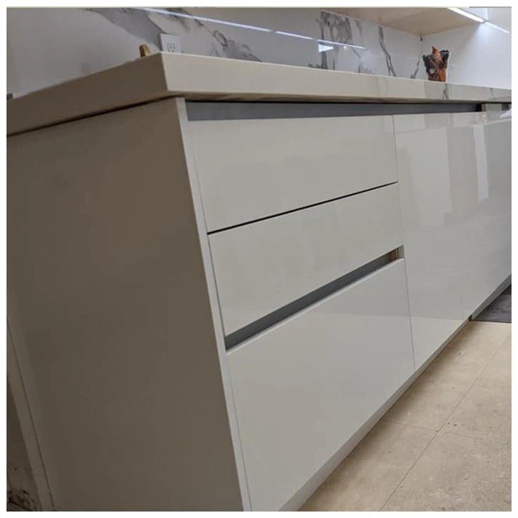 High Gloss WHite Lacqure Kitchen Cabinets